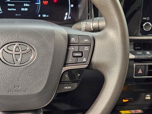 Used 2025 Toyota Camry LE FWD image 28