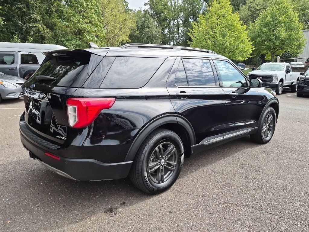 Certified 2021 Ford Explorer XLT w/ Equipment Group 202A AWD/4WD image 13