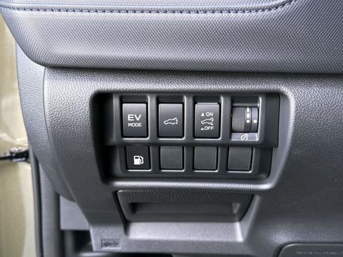 New 2025 Subaru Forester Limited image 32