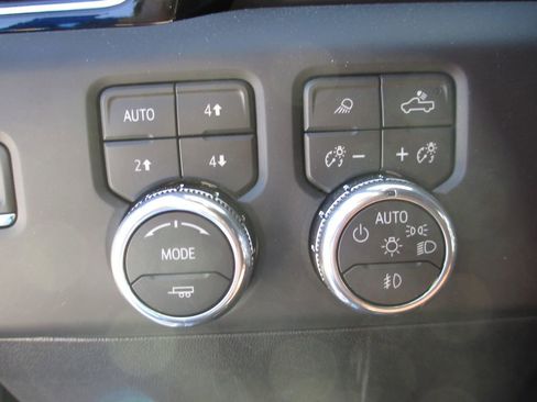 New 2026 GMC Sierra 3500 Denali Ultimate AWD/4WD image 17
