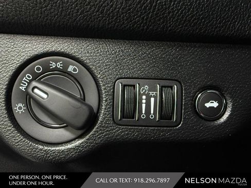Used 2018 Dodge Challenger SRT Hellcat RWD image 25
