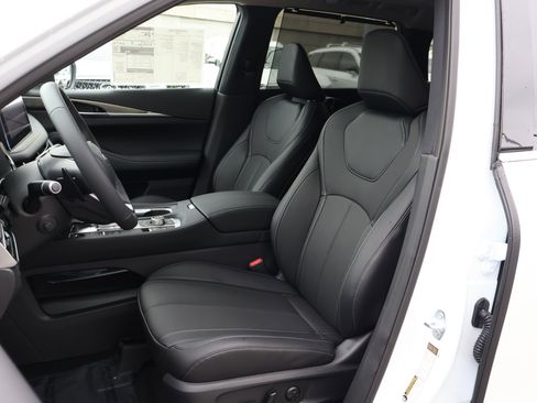 Certified 2026 INFINITI QX60 Luxe w/ Family Package image 13