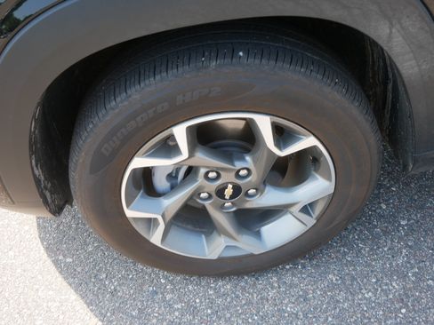 Used 2025 Chevrolet Trax LT FWD image 16
