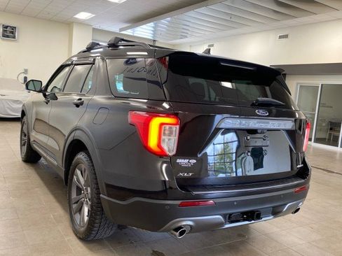 Certified 2022 Ford Explorer XLT w/ Equipment Group 202A image 5