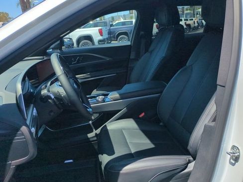 Used 2025 Cadillac Lyriq Luxury w/ LPO, Floor Liner Package AWD/4WD image 19