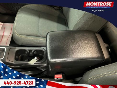 Used 2024 Jeep Wrangler Unlimited w/ Convenience Group AWD/4WD image 16