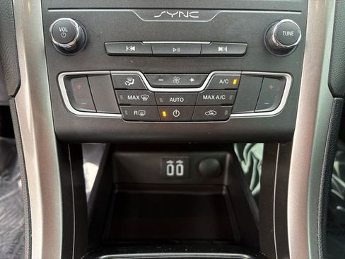 Used 2020 Ford Fusion SE image 15