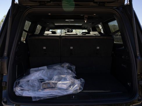 New 2026 Jeep Grand Wagoneer Limited AWD/4WD image 9