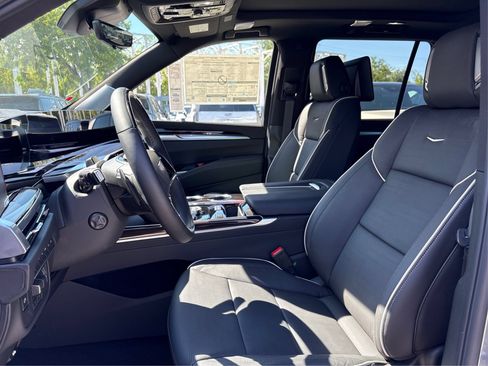 New 2026 Cadillac Escalade Luxury w/ LPO, Radiant Package AWD/4WD image 9