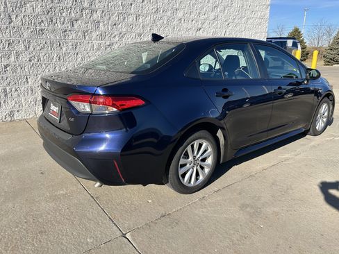 Used 2023 Toyota Corolla LE image 2