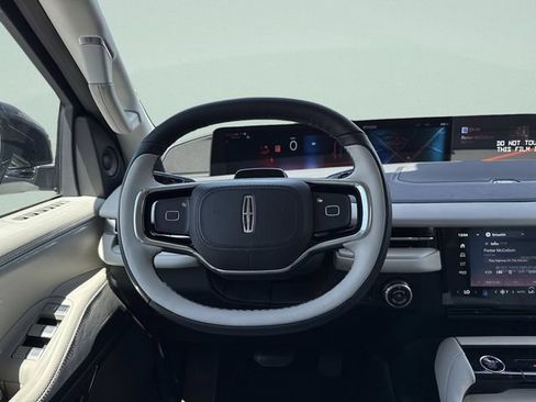 New 2026 Lincoln Navigator Premiere AWD/4WD image 22