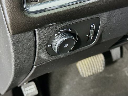 Used 2017 Chevrolet Cruze Premier FWD image 23