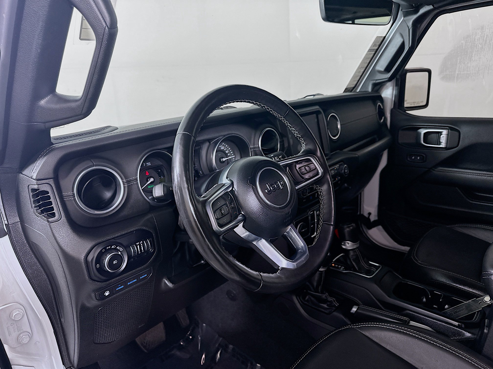 Used 2022 Jeep Wrangler Unlimited Sahara w/ Cold Weather Group AWD/4WD image 7