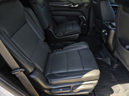 Used 2023 GMC Yukon Denali w/ Denali Reserve Package RWD image 32