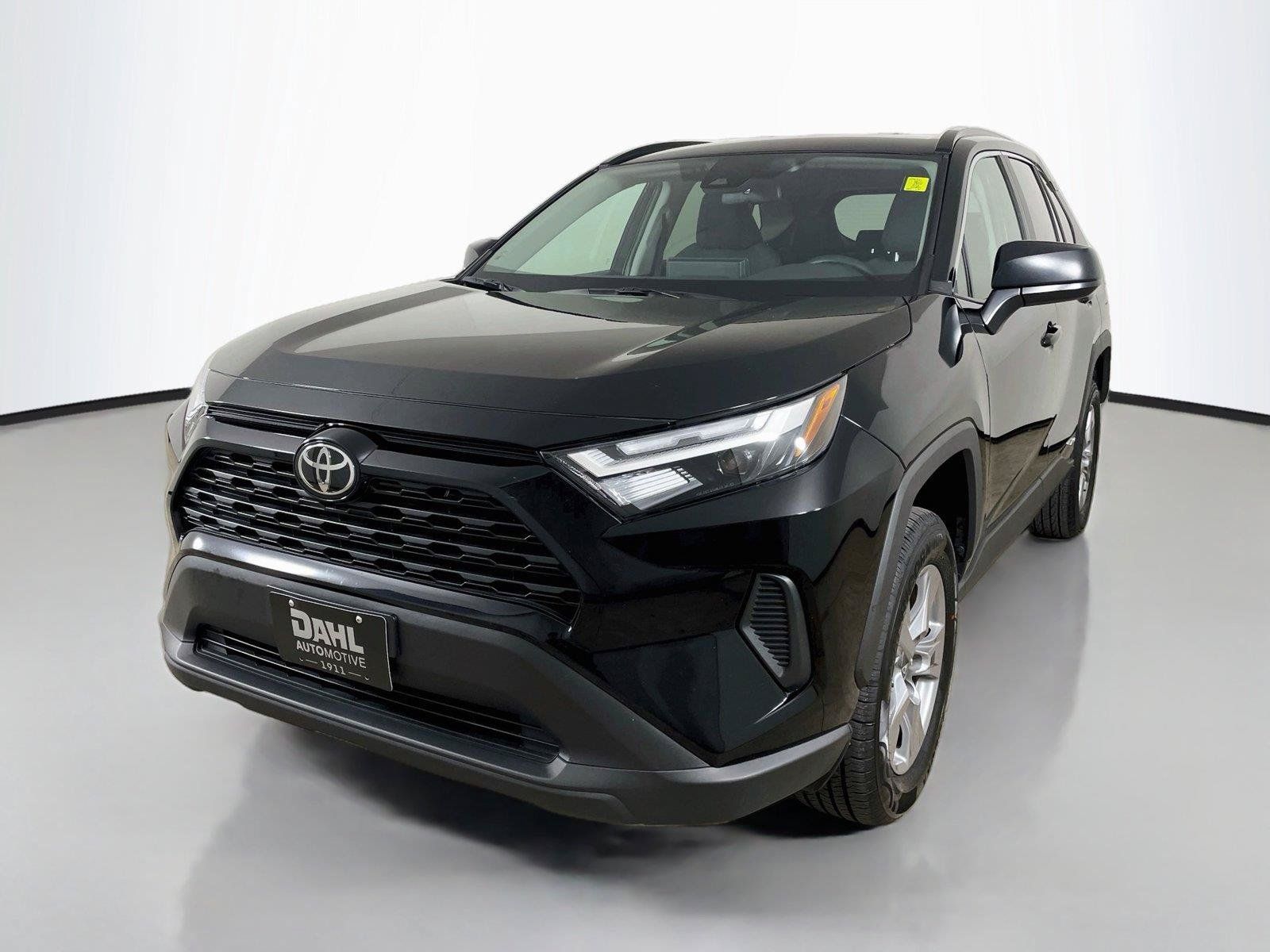 Used 2025 Toyota RAV4 LE AWD/4WD image 4
