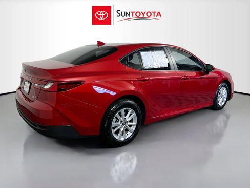 Used 2025 Toyota Camry LE image 4