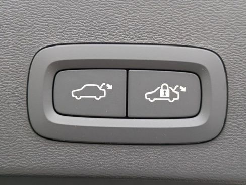 New 2025 Volvo XC40 B5 Core w/ Protection Package Premier image 14