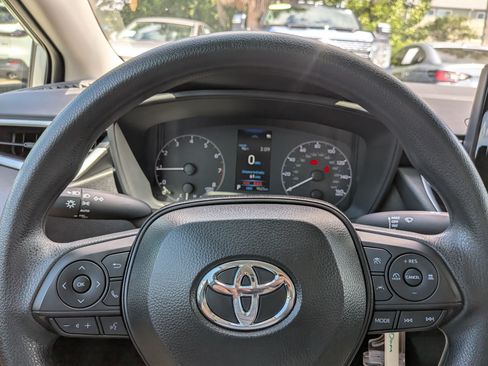 Used 2025 Toyota Corolla LE FWD image 25