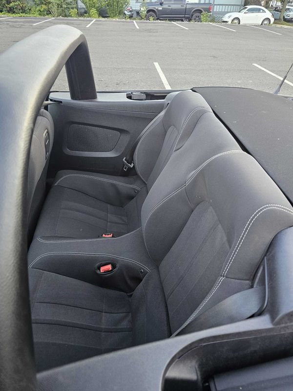 Used 2019 Ford Mustang Convertible w/ Black Accent Package RWD image 9