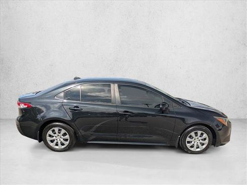 Used 2022 Toyota Corolla LE FWD image 4