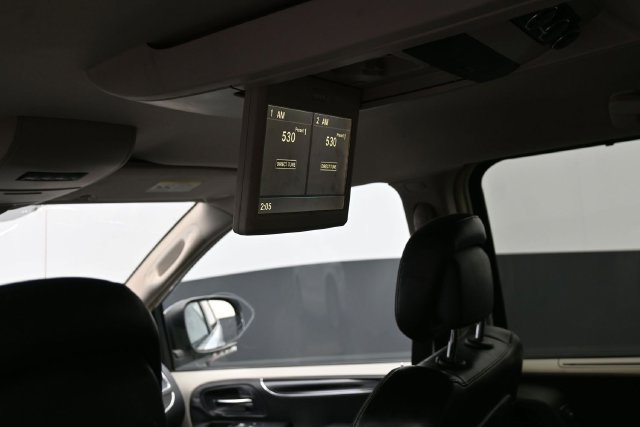 Used 2014 Chrysler Town & Country Touring-L FWD image 19