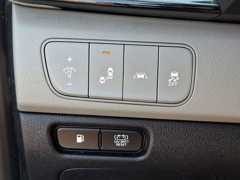 Used 2017 Kia Niro Touring w/ Advanced Technology Package FWD image 26