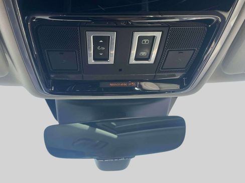 Used 2018 Land Rover Range Rover Sport HSE image 32