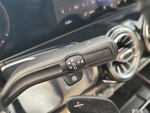 Used 2021 Mercedes-Benz GLB 250 4MATIC image 20