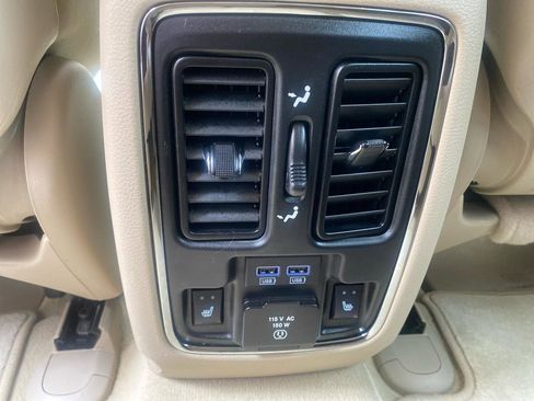 Used 2019 Jeep Grand Cherokee Overland AWD/4WD image 10
