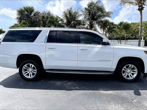 Used 2018 Chevrolet Suburban LT RWD image 30