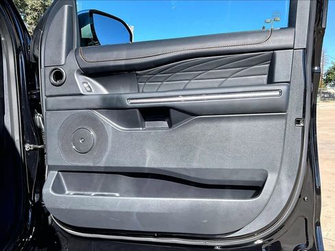 Certified 2023 Ford Expedition Platinum image 22