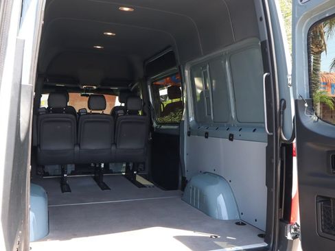 Used 2025 Mercedes-Benz Sprinter 2500 image 9