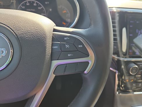 Used 2019 Jeep Grand Cherokee Limited AWD/4WD image 12