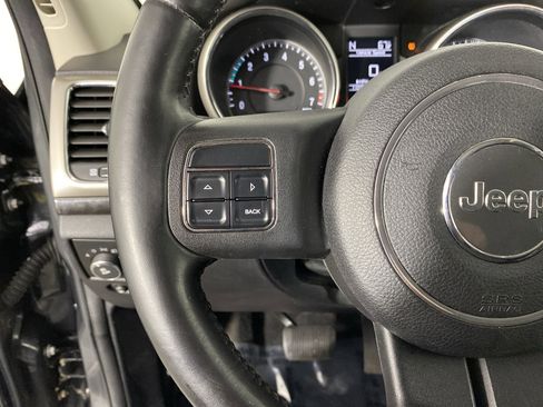 Used 2011 Jeep Grand Cherokee Laredo AWD/4WD image 18