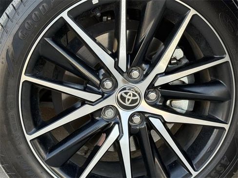 Used 2023 Toyota Camry SE image 9