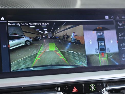 Used 2021 BMW 330i xDrive Sedan w/ M Sport Package image 17