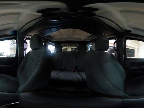 Used 2025 Jeep Wrangler Unlimited Sahara AWD/4WD image 42