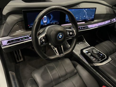 Used 2023 BMW i7 xDrive60 AWD/4WD image 13