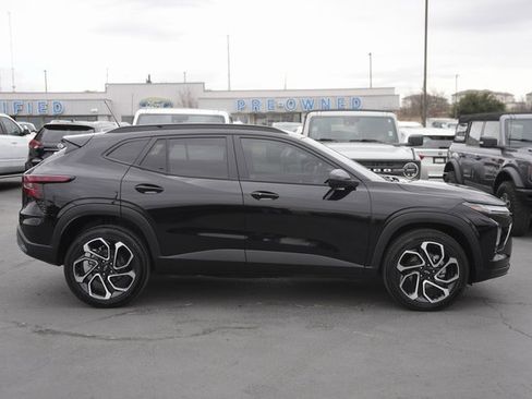 Used 2025 Chevrolet Trax RS w/ Sunroof Package image 5