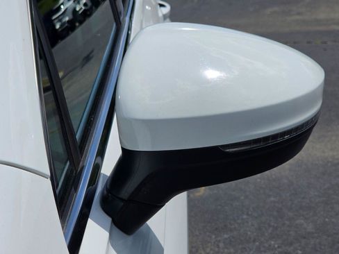 Certified 2022 Volkswagen Tiguan SE w/ Panoramic Sunroof Package FWD image 12