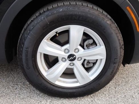 Used 2022 Kia Sorento LX image 14