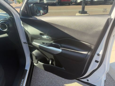 Used 2019 Nissan Kicks SR w/ SR Premium Package FWD image 18