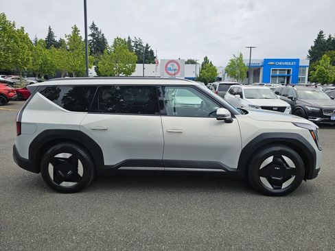 Certified 2024 Kia EV9 Wind AWD/4WD image 4