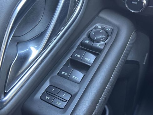 Used 2024 GMC Yukon SLT w/ SLT Premium Package image 15