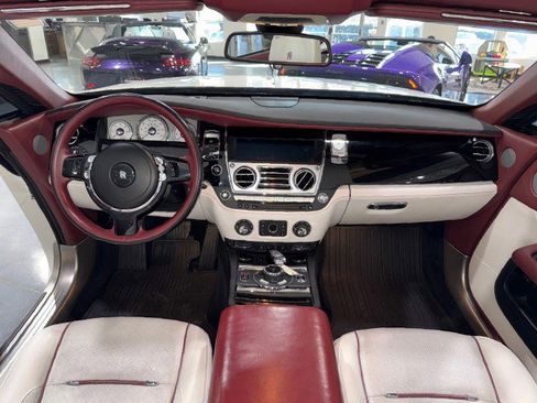 Used 2017 Rolls-Royce Dawn image 8