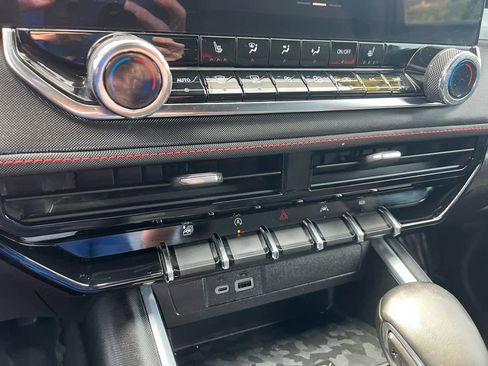 Used 2023 Chevrolet Colorado Z71 w/ Z71 Convenience Package 2 image 29