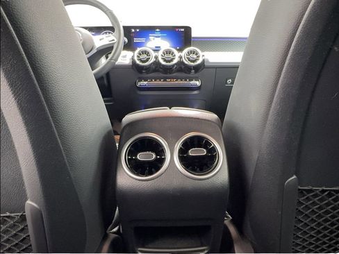 Used 2024 Mercedes-Benz EQB 300 4MATIC image 30