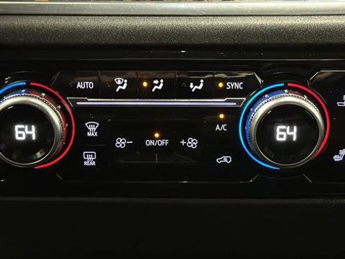 Used 2023 GMC Sierra 1500 SLE w/ Enhanced Capability Package AWD/4WD image 16