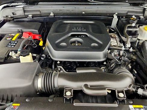 Used 2023 Jeep Wrangler Unlimited Rubicon 4xe AWD/4WD image 29