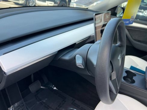 Used 2023 Tesla Model Y 2WD image 34